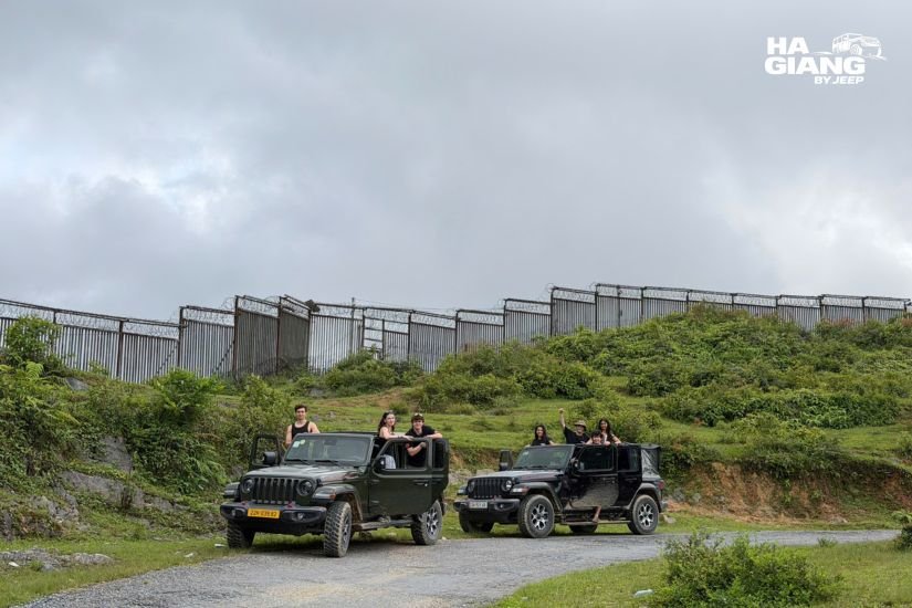 Wrangler Rubicon Jeep tour Ha Giang scenic stop