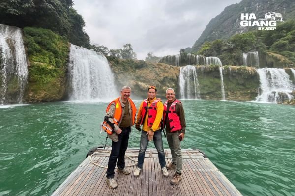 Ban Gioc Waterfall on the Ha Giang to Cao Bang jeep tour
