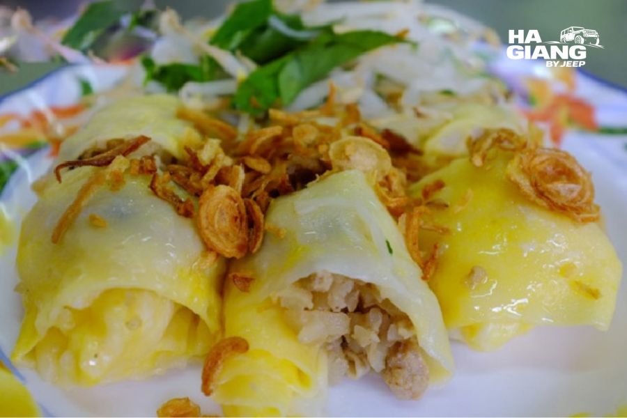 Banh cuon trung breakfast served near Dong Van Old Quarter