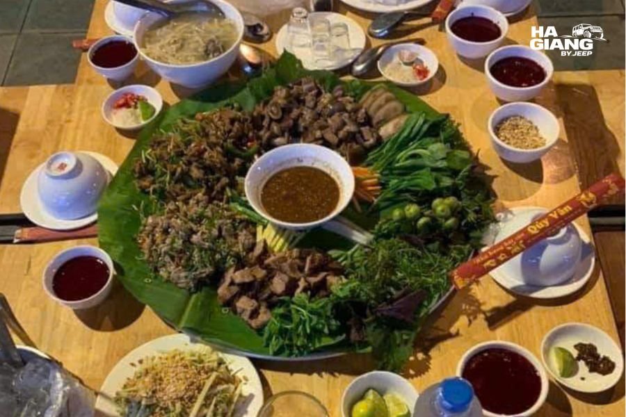 Com lam and local Ha Giang food near Du Gia