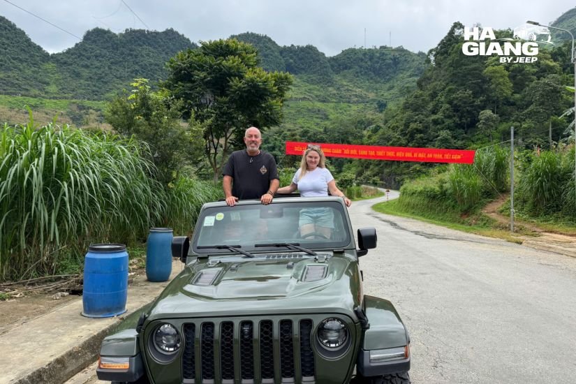 Deciding how many days for the Ha Giang Loop, a private jeep climbing toward Quan Ba