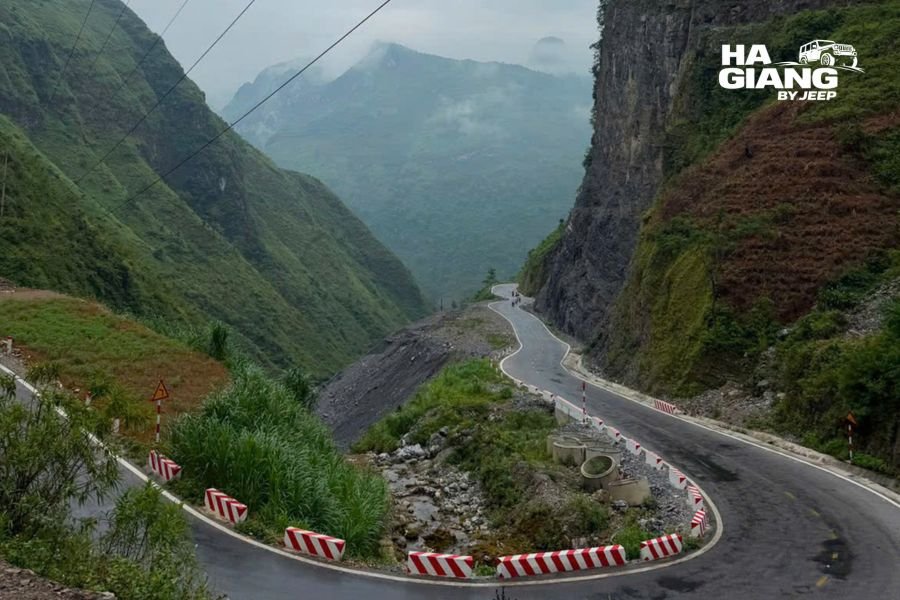 Empty road on Ma Pi Leng Pass in Ha Giang in winter