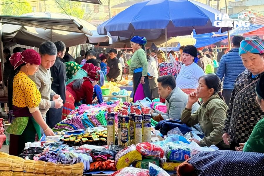 Ethnic minority traders at Dong Van Sunday Market on the Dong Van Karst Plateau Geopark