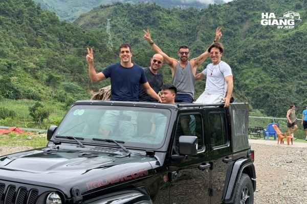 Ha Giang jeep tour what to expect: open air 4x4 on Ma Pi Leng Pass above the Nho Que River