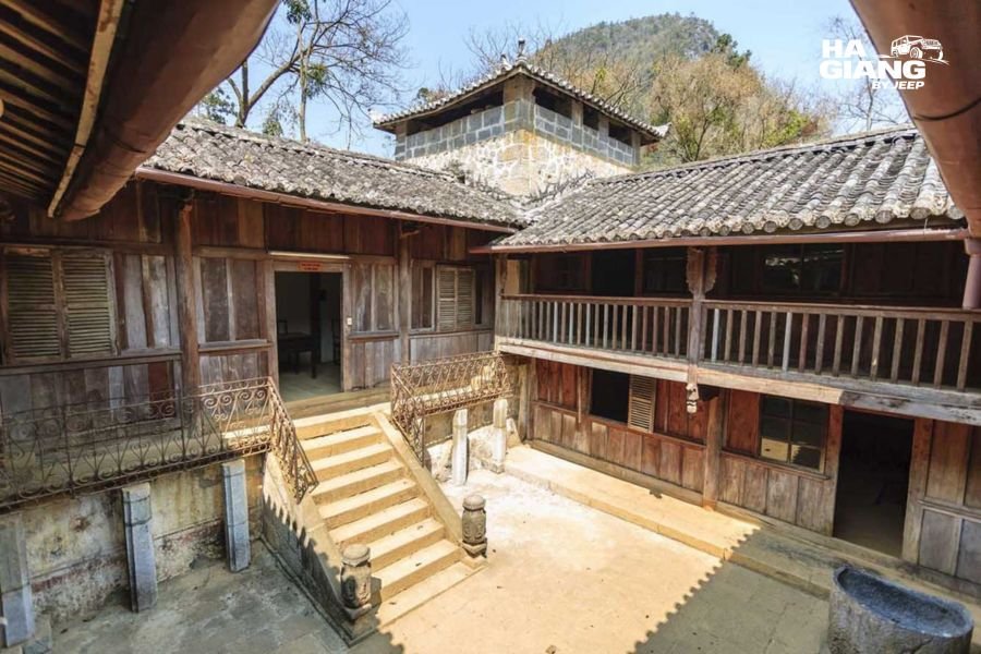 Inner courtyard of the Vuong Palace mansion