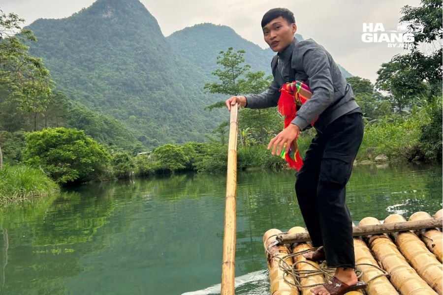 Kayaks on the calm Nho Que River in Ha Giang