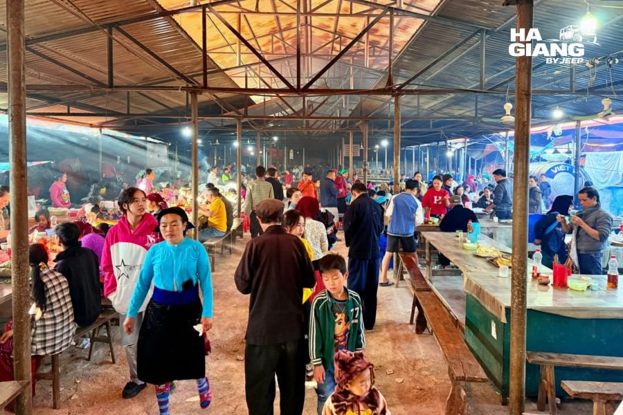 Khau Vai Love Market crowds during spring in Ha Giang