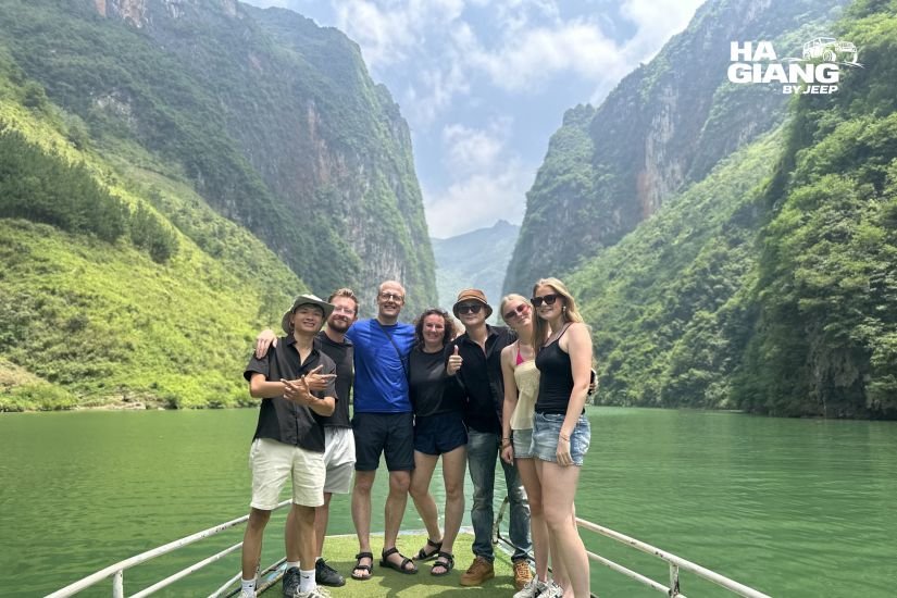 Ma Pi Leng Pass and the Nho Que river on the Ha Giang Loop route