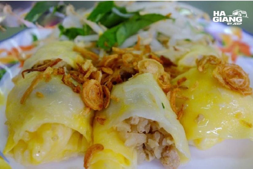 Roadside banh cuon trung eaten on a Ha Giang jeep tour