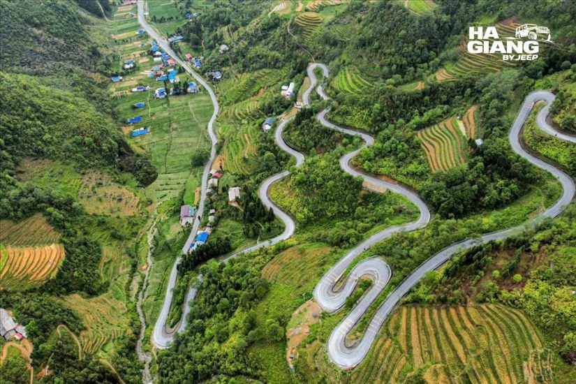 The start of the Ha Giang Loop route on the way out of Ha Giang City