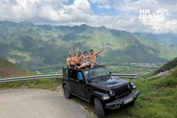Open jeep 360 view over the Quan Ba valley on the Ha Giang Loop