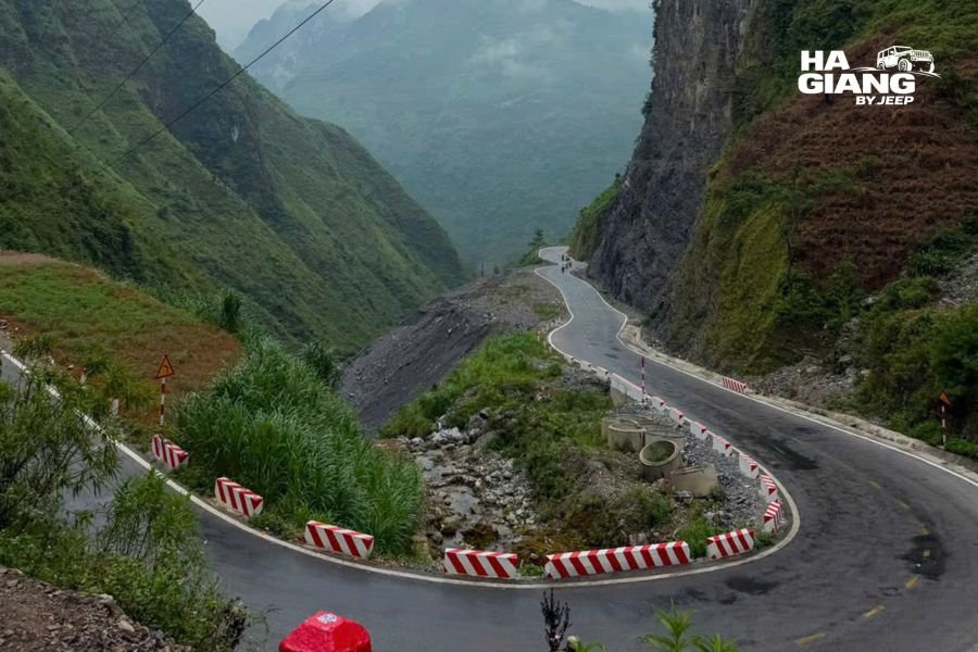 Winding road down to the Nho Que River boarding pier near Meo Vac