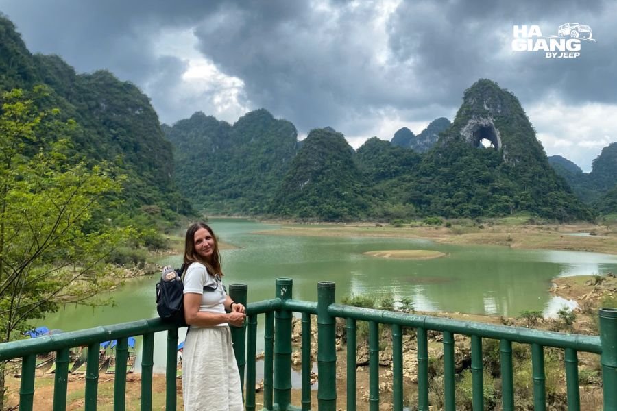 Cao Bang mountain road and karst landscape, gentler terrain than the Ha Giang passes