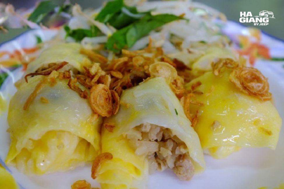 Ha Giang food: banh cuon trung dipped into hot bone broth at a roadside table