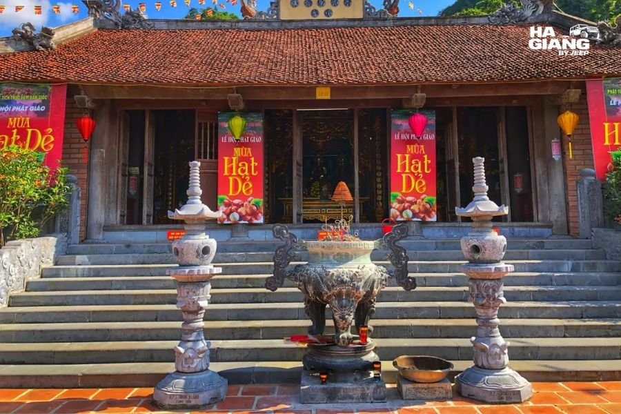 Incense burning at Truc Lam Phat Tich Pagoda, a working pagoda near Ban Gioc