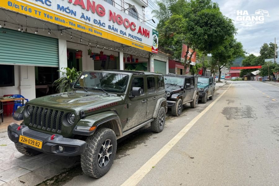 Private jeep stopped at roadside vendor in Ha Giang