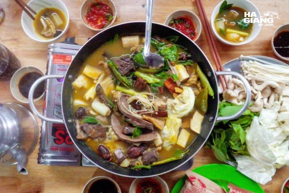 Thang co simmering in a wide pan at Meo Vac market in Ha Giang
