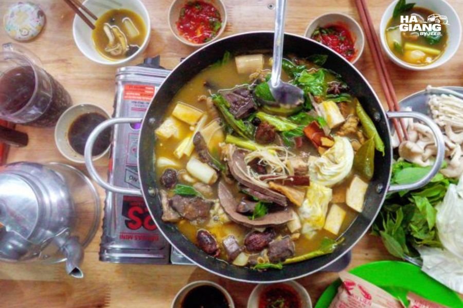 Thang co simmering in a wide pan at a Ha Giang market