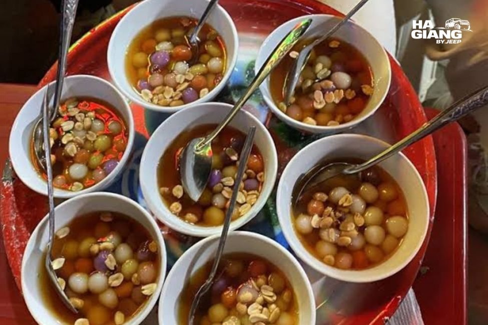 Thang den in hot ginger syrup at an evening stall in Dong Van