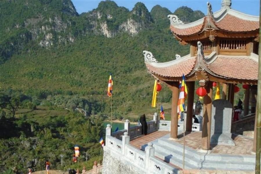Traditional roof detail on the main hall at Truc Lam Phat Tich Pagoda