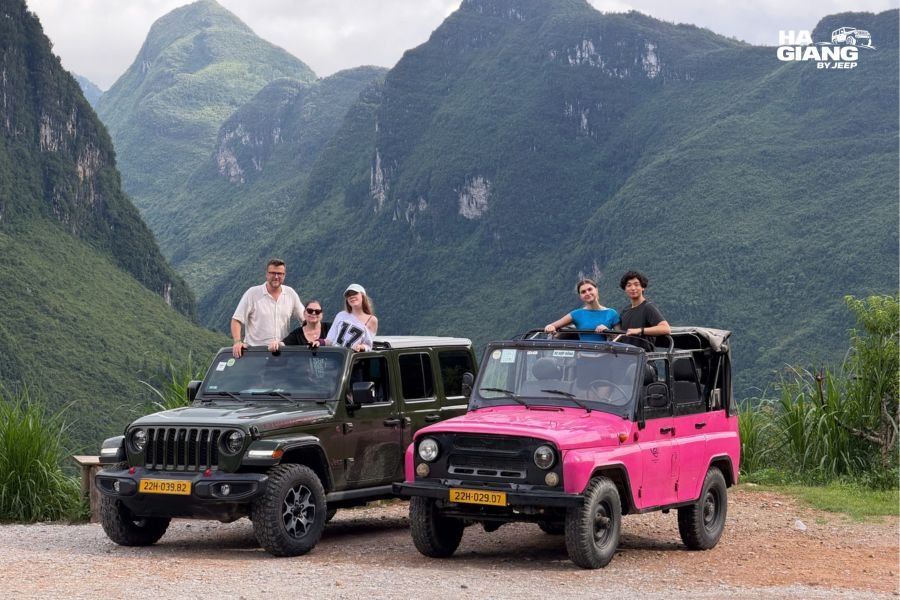 A private jeep climbing Chin Khoanh Pass on the Ha Giang Loop
