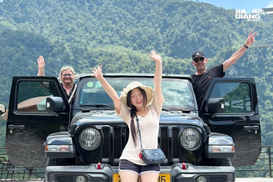 A private jeep stopped at the Ma Pi Leng Pass viewpoint on the Ha Giang Loop
