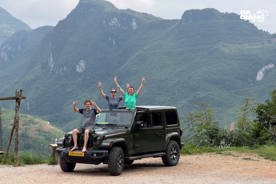 A private jeep stopped at the roadside on the Ha Giang Loop