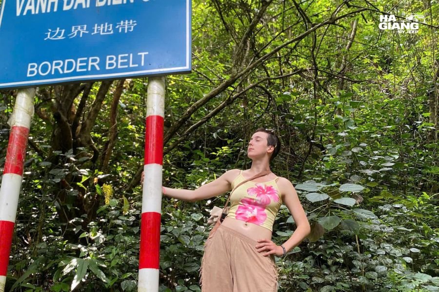 Border zone signage near the northern edge of Ha Giang