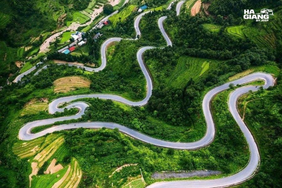 Chin Khoanh Pass Ha Giang: aerial view of the nine turns above the corn fields