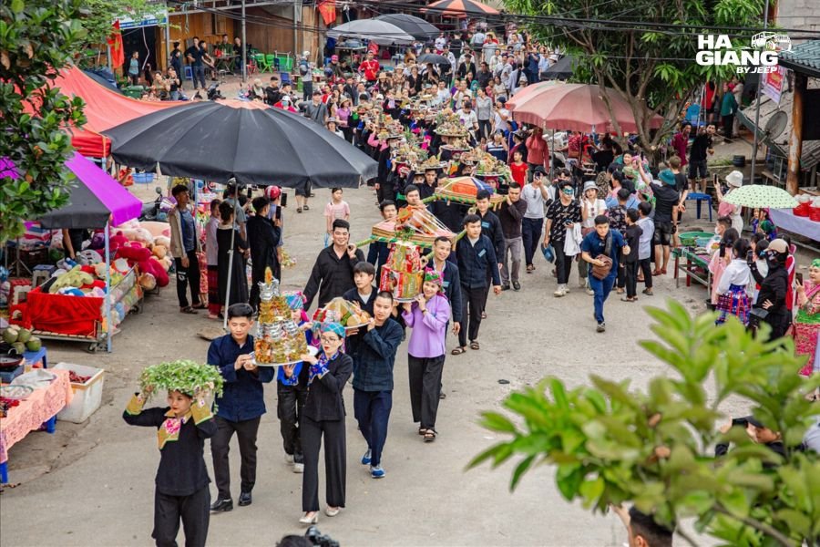 Early morning at Meo Vac Sunday Market, an alternative to Khau Vai Love Market in Ha Giang