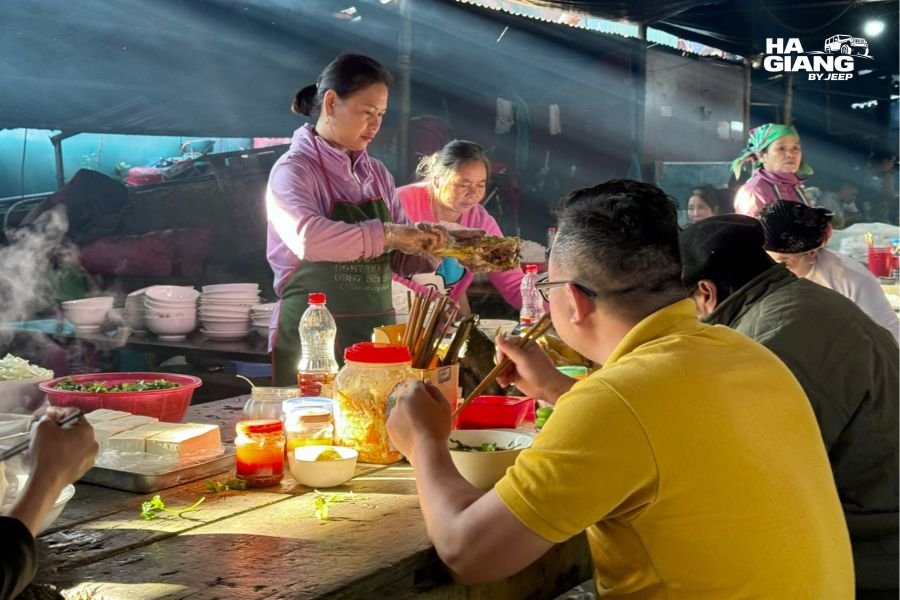 Food stalls and crowds at the annual Khau Vai Love Market gathering in Ha Giang
