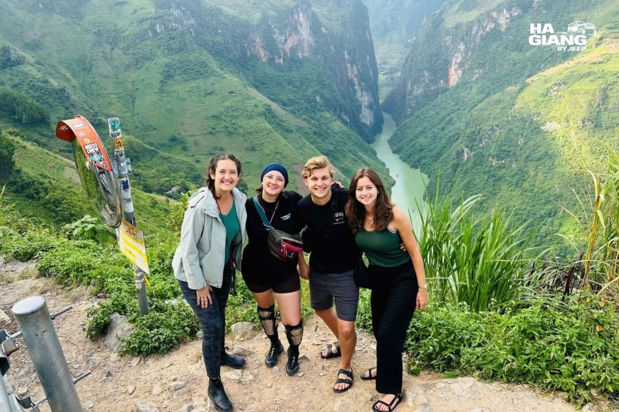 Ma Pi Leng Pass viewpoint above the Nho Que River, Ha Giang Loop