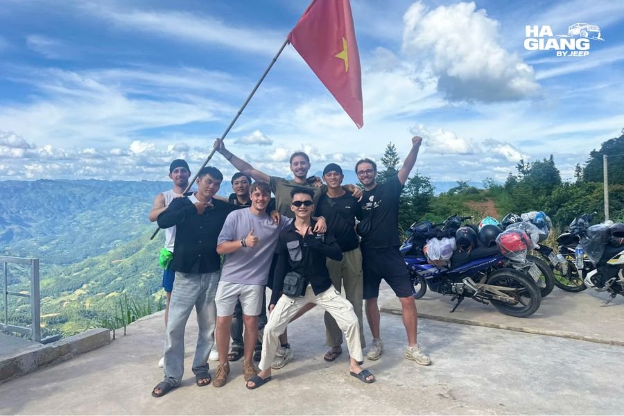 Market seller and traveler after a friendly exchange in Vietnamese in Ha Giang