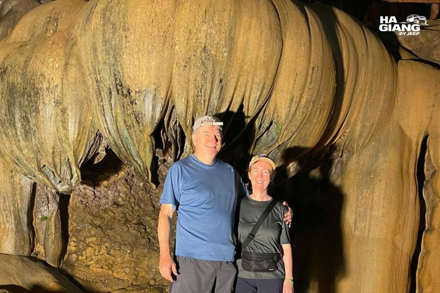 Nguom Ngao Cave near Ban Gioc Waterfall in Cao Bang
