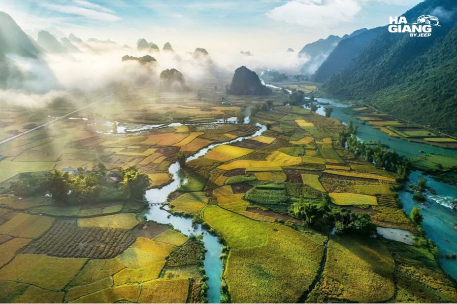 Quay Son River winding through green rice fields and limestone peaks near Phong Nam, Cao Bang