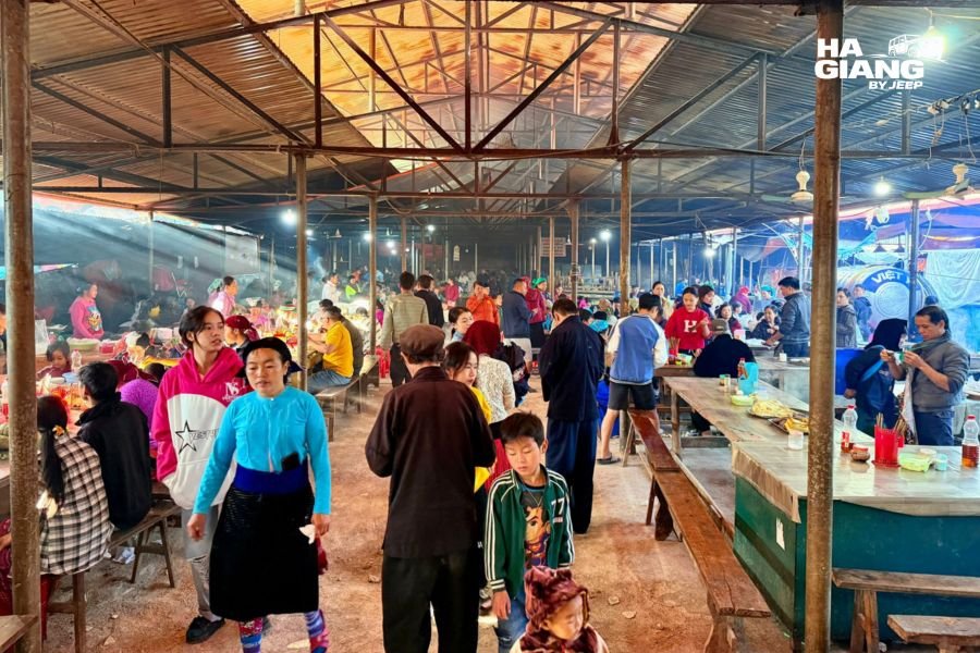 Sunday market in Dong Van where the ethnic groups of Ha Giang meet to trade