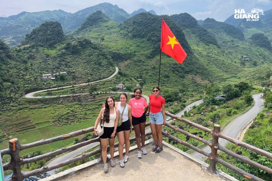 The road along the cliff face of Ma Pi Leng Pass, Ha Giang