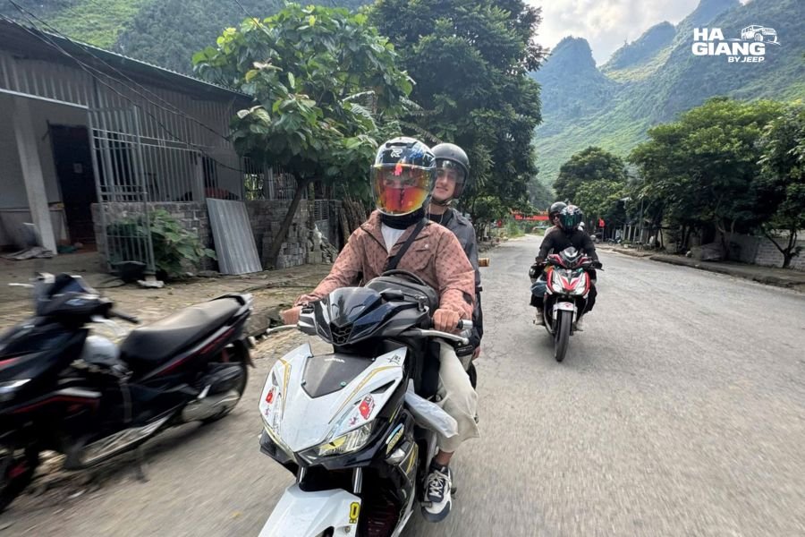 The road south at the end of a long trip in the Ha Giang highlands