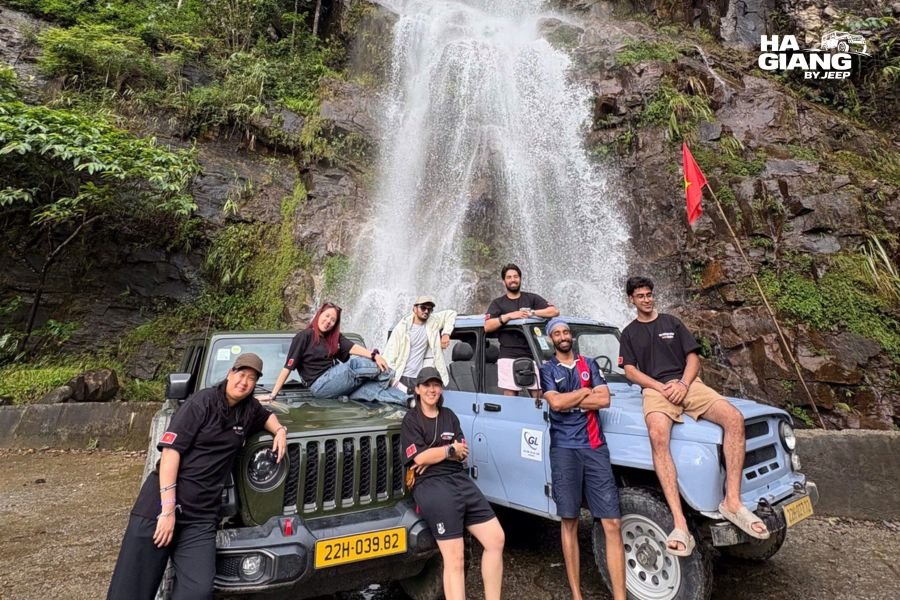 Travelers at a mountain stop, the everyday experience of a Ha Giang jeep tour