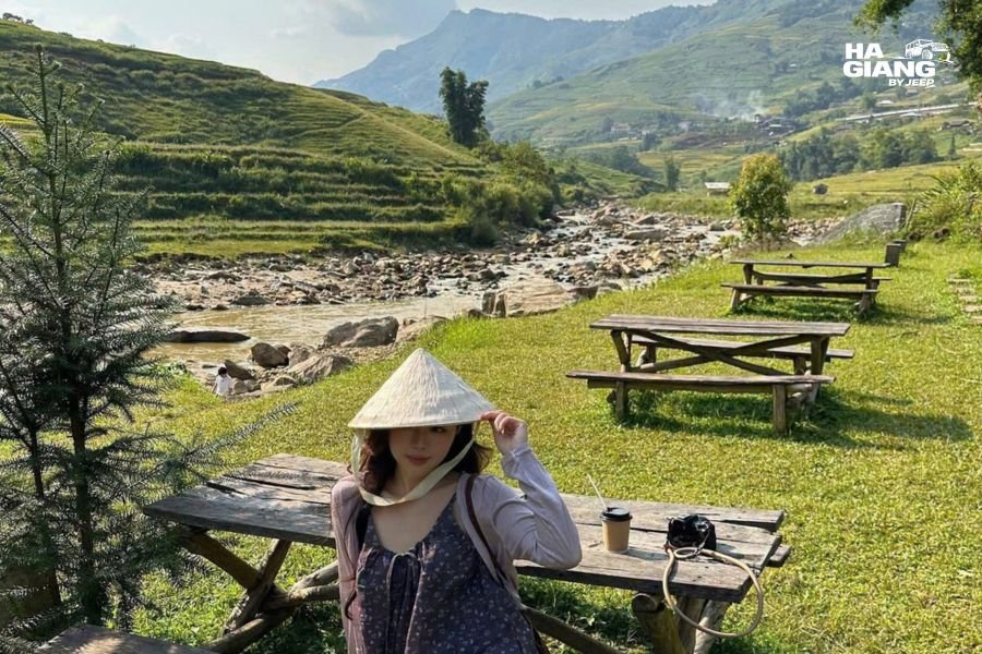 Trekking between villages in the rice terraces around Sapa