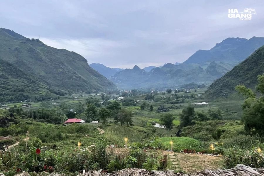 Du Gia village Ha Giang: traditional houses along the river in Vi Xuyen district