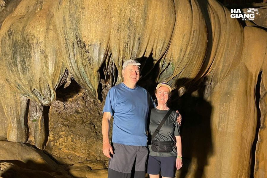 Nguom Ngao Cave near Ban Gioc Waterfall in Cao Bang