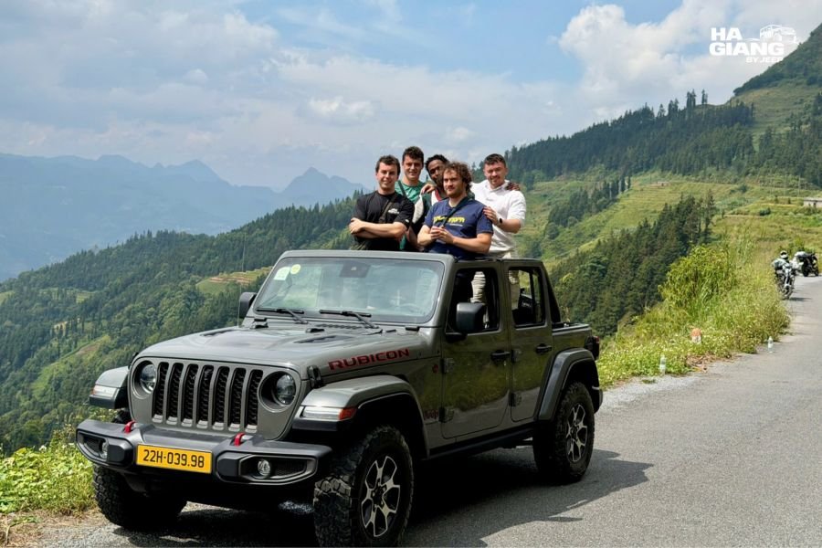 Private Jeep Wrangler Rubicon interior and passengers, Ha Giang Loop open top