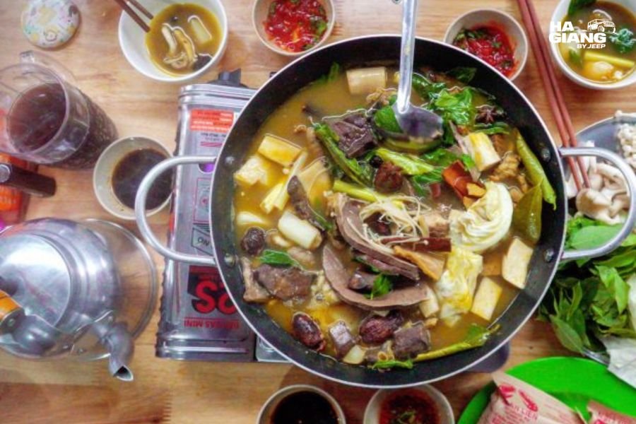 Thang co in the pot at a Ha Giang Sunday market