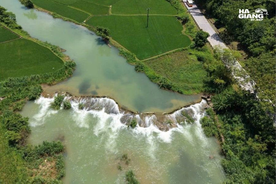 The Quay Son River near Ban Gioc Waterfall, Cao Bang Vietnam